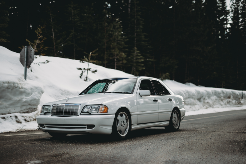 Illustration for article titled The Cautionary Tale of an Idiot, a Mercedes C43 AMG, Bald Tires and 2,000 Miles of Blizzard